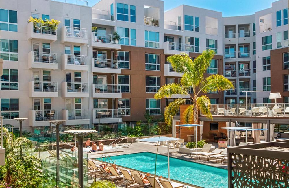 Luxury West Hollywood Gem With Pool & Hot Tub + Gym Los Angeles